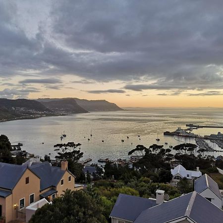 Albatross Guest House Simonʼs Town Екстериор снимка