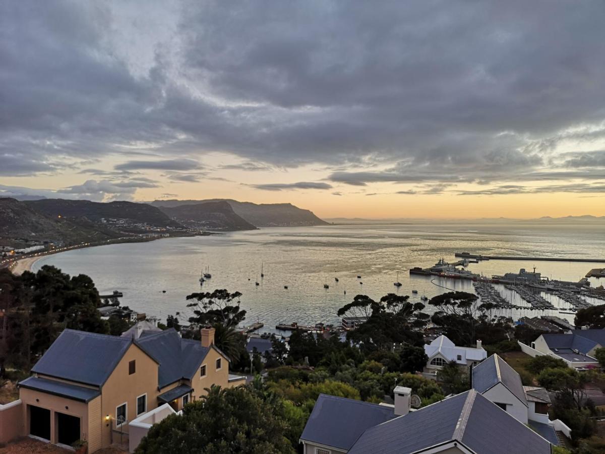 Albatross Guest House Simonʼs Town Екстериор снимка