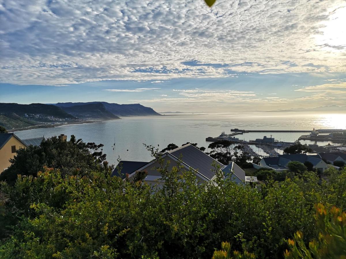 Albatross Guest House Simonʼs Town Екстериор снимка