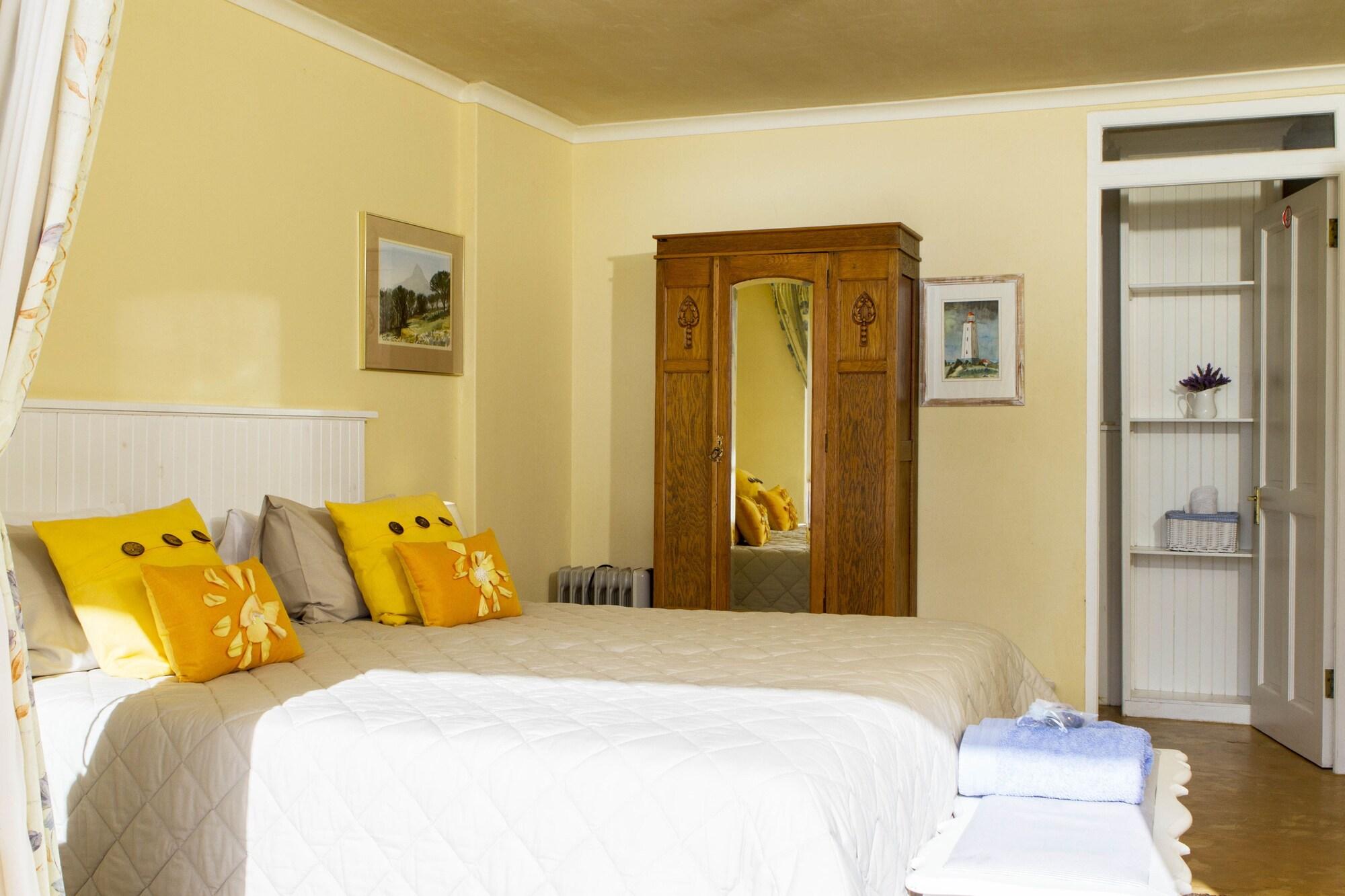 Albatross Guest House Simonʼs Town Екстериор снимка
