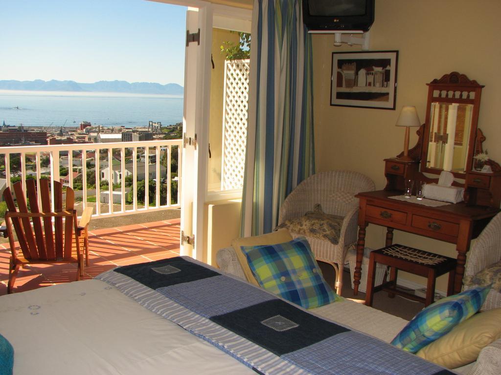 Albatross Guest House Simonʼs Town Екстериор снимка