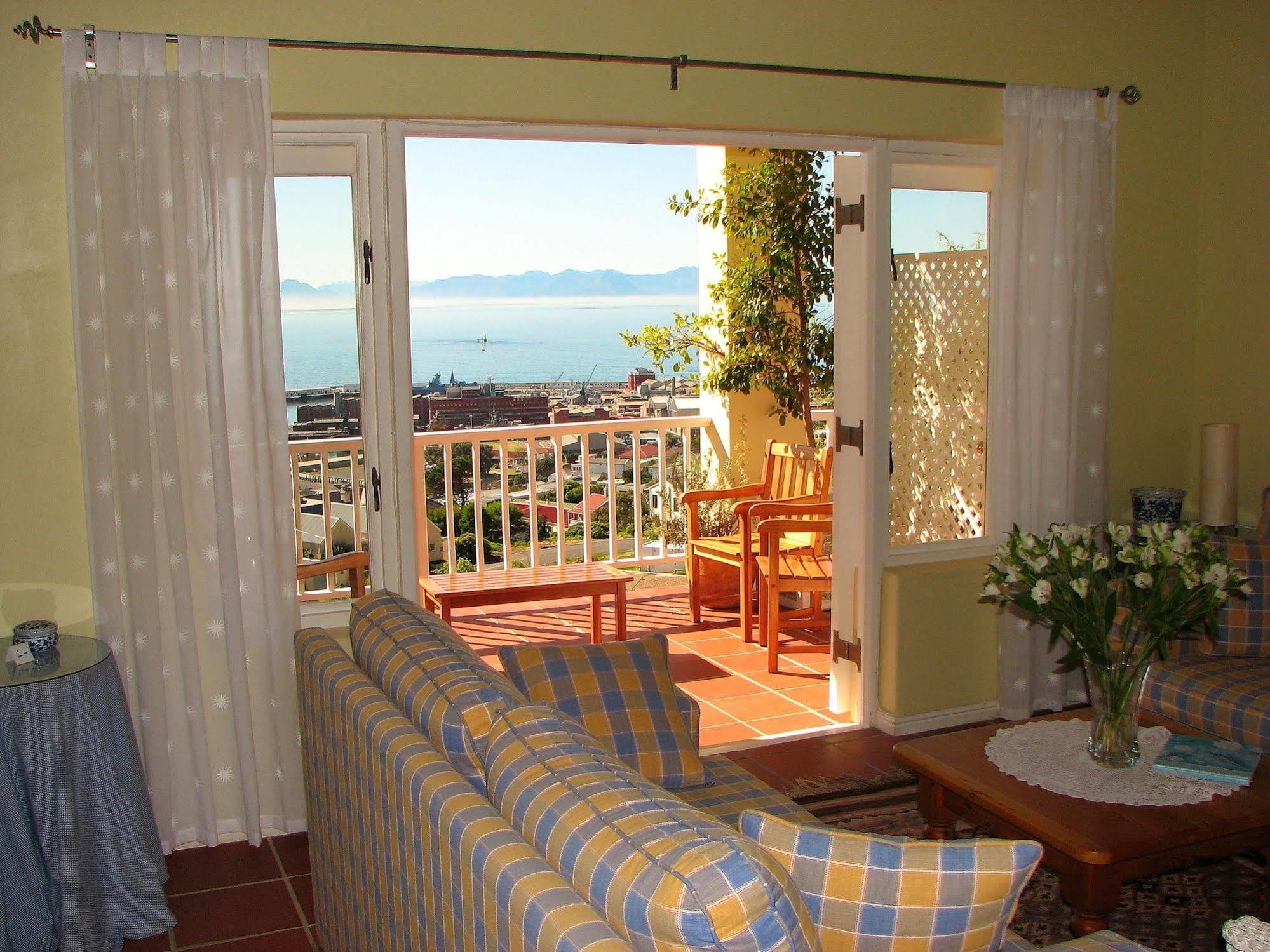 Albatross Guest House Simonʼs Town Екстериор снимка